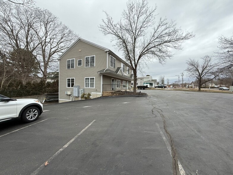2290 Foxon Rd, North Branford, CT for lease - Building Photo - Image 3 of 46