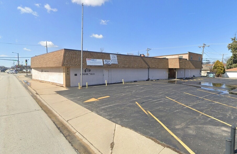 711 W Saint Charles Rd, Elmhurst, IL for sale - Building Photo - Image 2 of 2