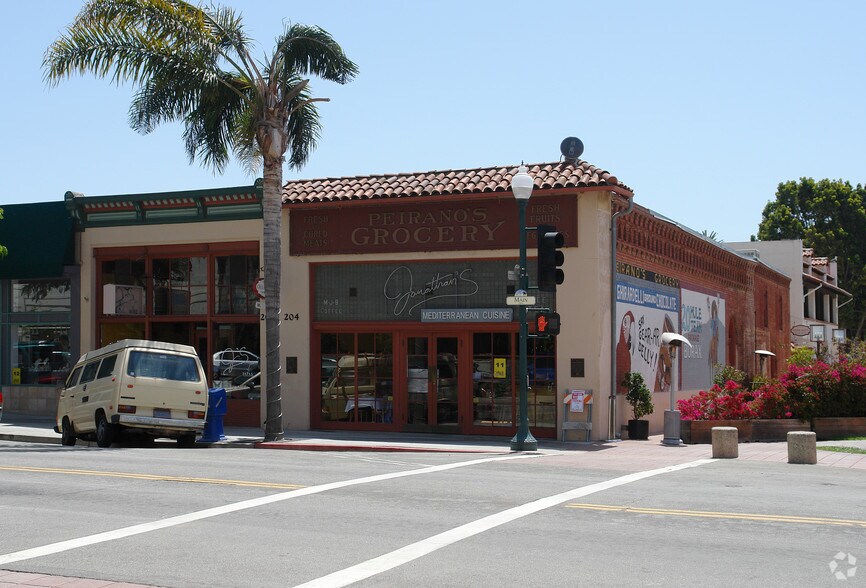 204-208 E Main St, Ventura, CA à louer - Photo du bâtiment - Image 2 de 6
