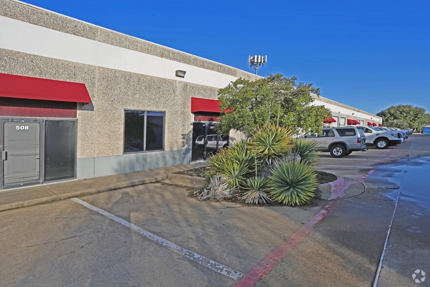 1000 Post and Paddock Ln, Grand Prairie, TX à louer - Photo du bâtiment - Image 2 de 5