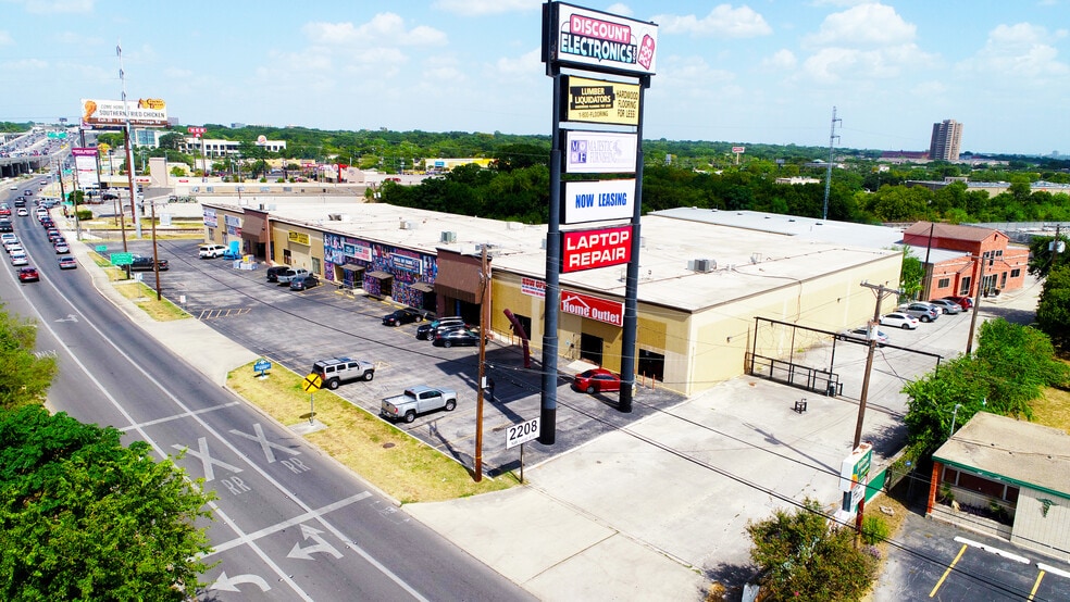 2200-2206 NW Loop 410, San Antonio, TX à louer - Aérien - Image 1 de 9