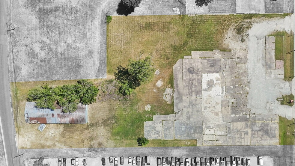 1406 East St, Iola, KS for sale - Building Photo - Image 2 of 19
