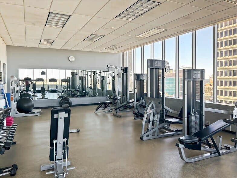 7733 Forsyth Blvd, Clayton, MO à louer - Photo intérieure - Image 3 de 15