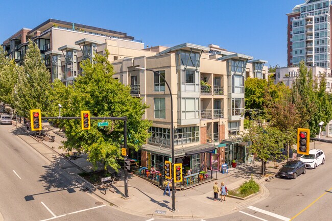 More details for 206-212 Lonsdale Ave, North Vancouver, BC - Retail for Lease