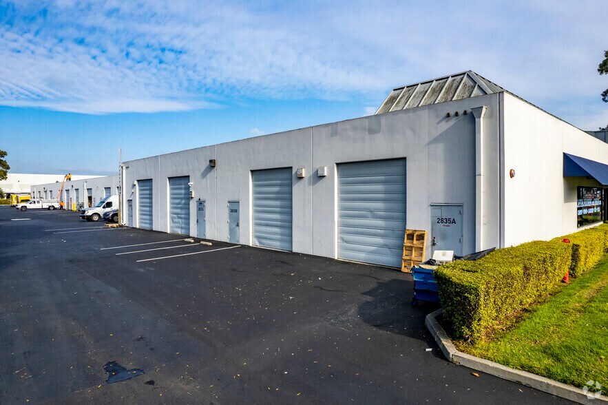 2835-2851 Whipple Rd, Union City, CA à louer - Photo du bâtiment - Image 2 de 12