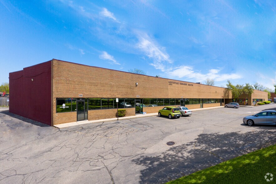 43334 W 7 Mile Rd, Northville, MI à louer - Photo du bâtiment - Image 3 de 3