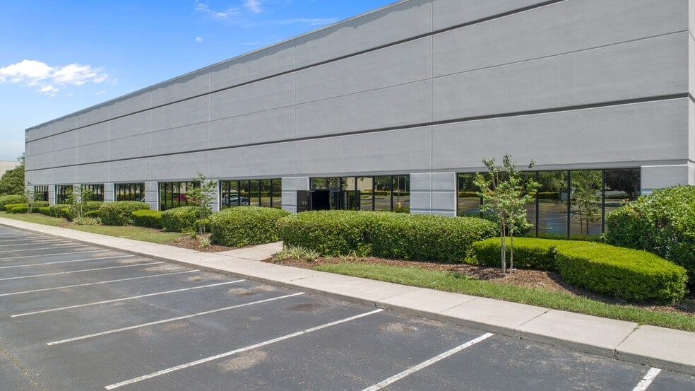 1460 Vantage Way S, Jacksonville, FL for lease - Building Photo - Image 3 of 7