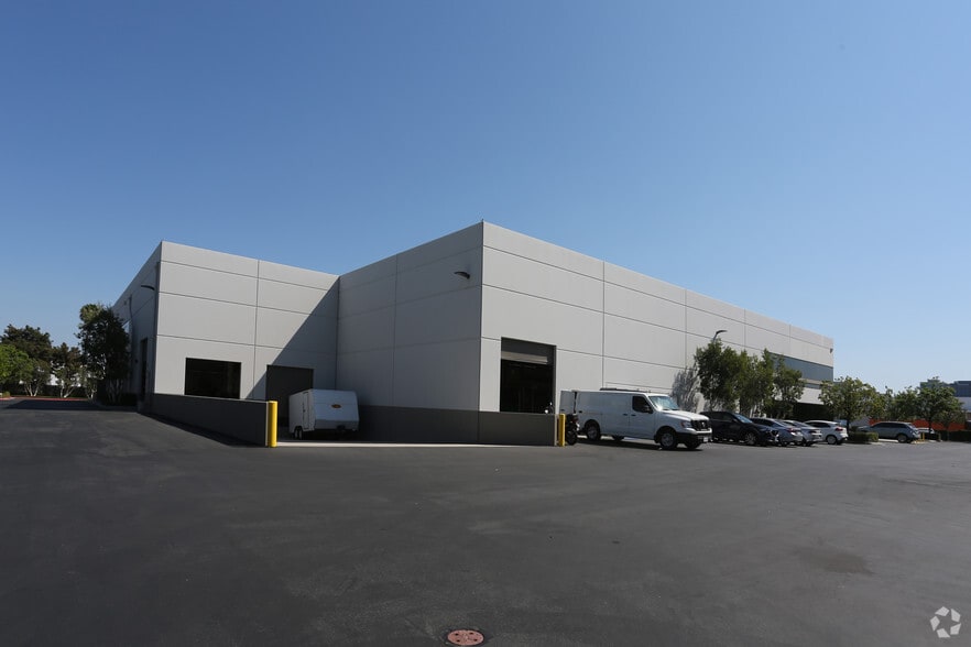 17501-17551 Von Karman Ave, Irvine, CA for lease - Building Photo - Image 3 of 4