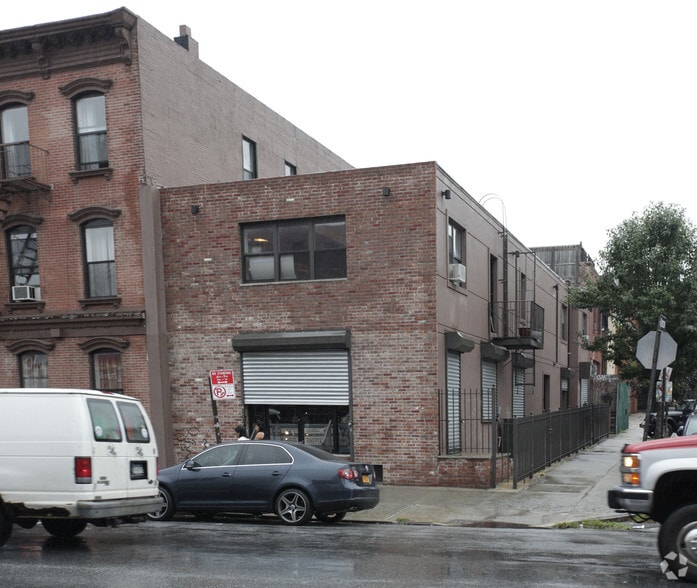 426 Union Ave, Brooklyn, NY à vendre - Photo du bâtiment - Image 2 de 15