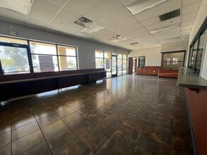 3925 N 67th Ave, Phoenix, AZ for sale Interior Photo- Image 2 of 16