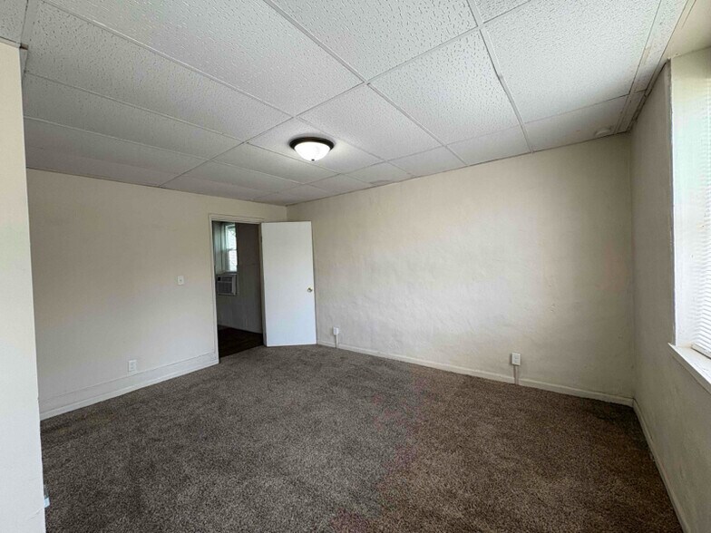 613 N Fulton Ave, Evansville, IN à vendre - Photo du bâtiment - Image 3 de 14