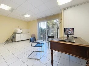 8 Avenue Jean Rioufol, Monteux for lease Interior Photo- Image 2 of 3