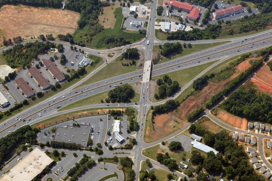 275 Archdale Dr, Charlotte, NC for sale - Aerial - Image 2 of 17