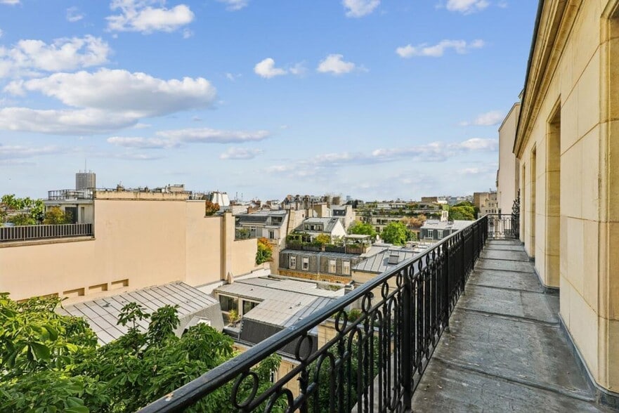 48 Avenue Victor Hugo, Paris for lease - Building Photo - Image 2 of 13