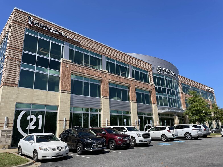 5010 Regency Pl, White Plains, MD à louer - Photo du bâtiment - Image 3 de 7