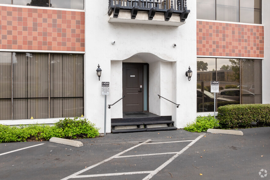 7071 Convoy Ct, San Diego, CA for lease - Building Photo - Image 3 of 5