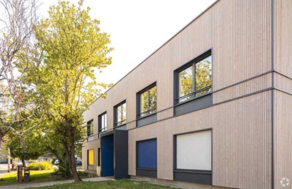 33 Avenue Du Docteur Georges Lévy, Vénissieux for lease Primary Photo- Image 1 of 3