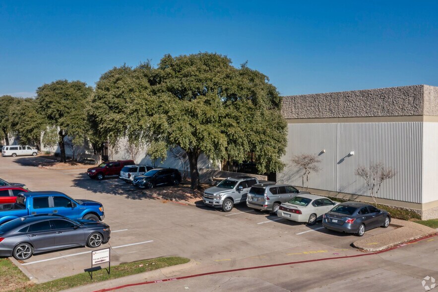 1352-1366 Exchange Dr, Richardson, TX à louer - Photo du bâtiment - Image 2 de 2