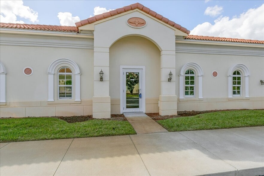 8043 Spyglass Hill Rd, Melbourne, FL à louer - Photo du bâtiment - Image 2 de 18