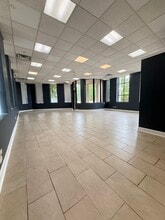 223 Dundee Ave, Elgin, IL for lease Interior Photo- Image 2 of 15