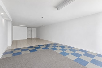 4156 Boul Sainte-Rose, Laval, QC à louer Photo intérieure- Image 2 de 3