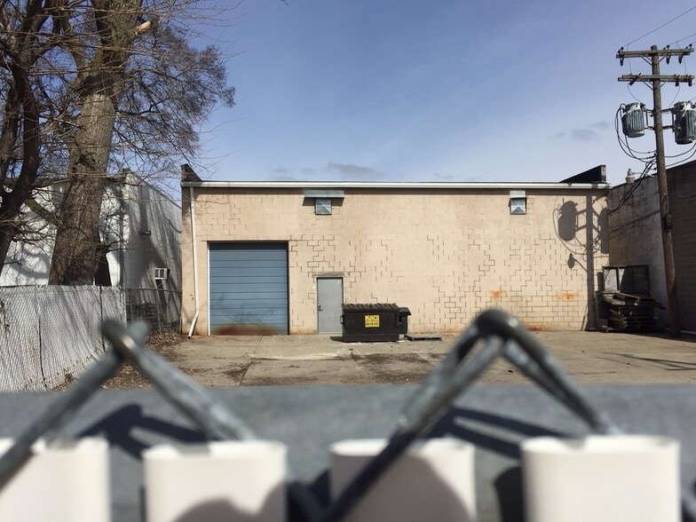 964 E 10 Mile Rd, Hazel Park, MI à louer - Photo du bâtiment - Image 2 de 9