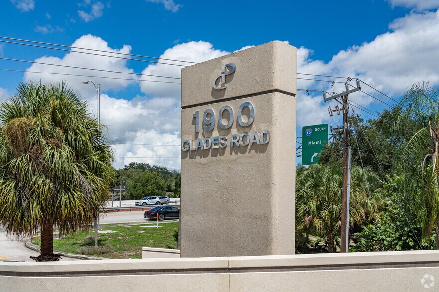 1900 Glades Rd, Boca Raton, FL à louer - Photo du bâtiment - Image 2 de 8