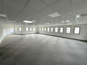 Chemin De Saint Lambert, La Penne-sur-Huveaune for lease Interior Photo- Image 1 of 8