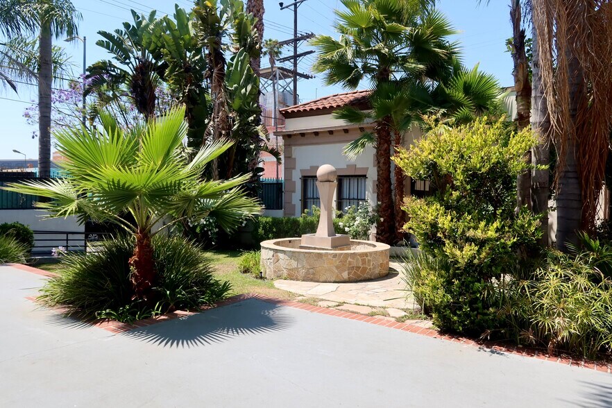 5862 Avalon Blvd, Los Angeles, CA à louer - Photo du bâtiment - Image 2 de 17