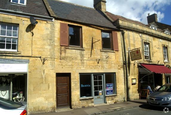2 Oxford St, Moreton In Marsh for lease - Primary Photo - Image 1 of 1
