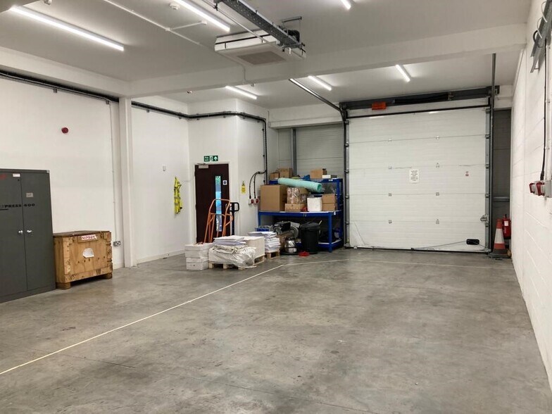 Crowbridge Rd, Ashford à louer - Photo du bâtiment - Image 3 de 6