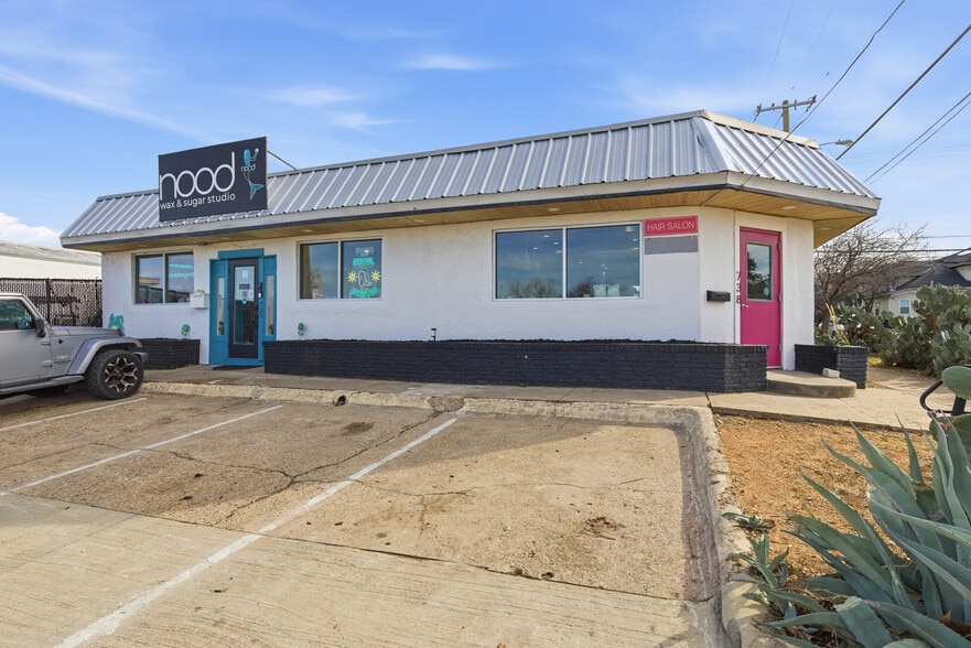 738 W Davis St, Dallas, TX for sale - Building Photo - Image 1 of 15