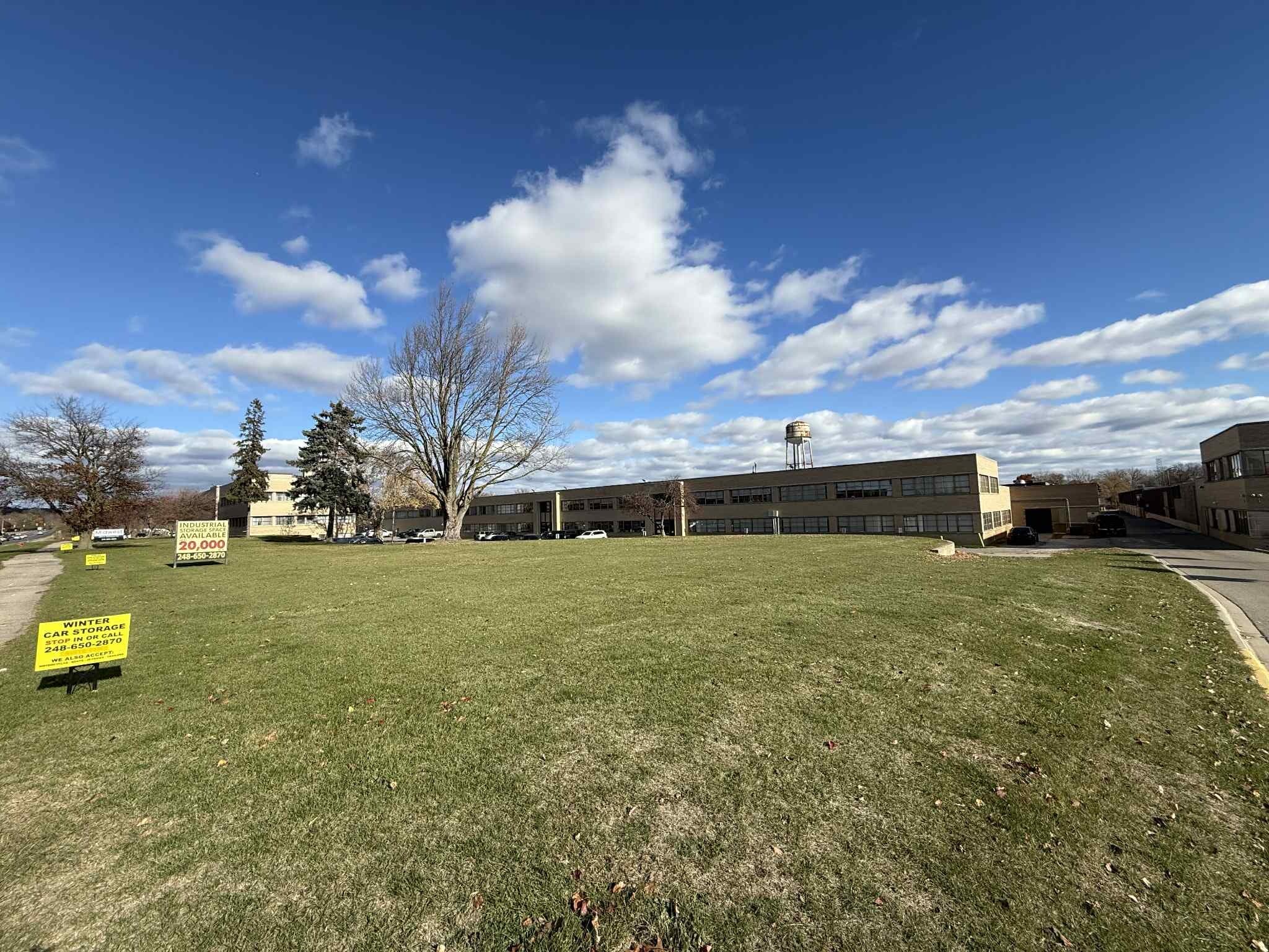 6841 N Rochester Rd, Rochester Hills, MI à louer Photo intérieure- Image 1 de 8