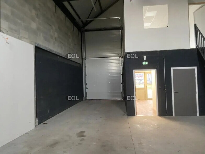 Flex in Genas for lease - Interior Photo - Image 3 of 7