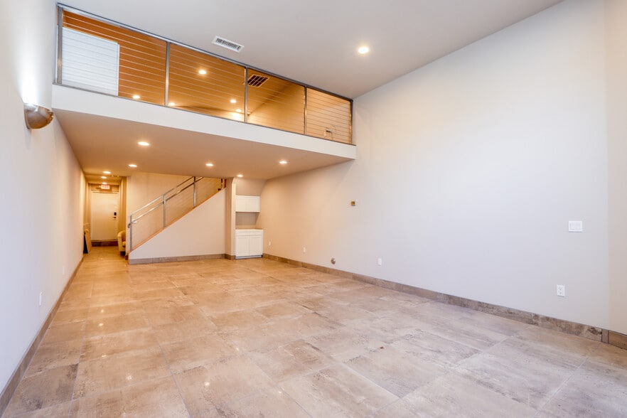 226 Atlantic Ave, Long Beach, CA for lease - Interior Photo - Image 2 of 9