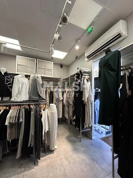 Commerce de détail dans Villeurbanne à louer - Photo intérieure - Image 3 de 3