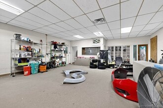 2105 Aztec Rd NE, Albuquerque, NM for sale Interior Photo- Image 2 of 14