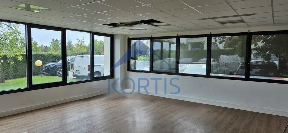 Office in Bron for lease - Interior Photo - Image 2 of 9