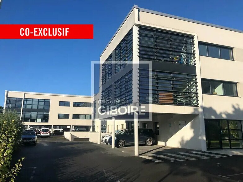 Office in Saint-Grégoire for lease - Building Photo - Image 3 of 19
