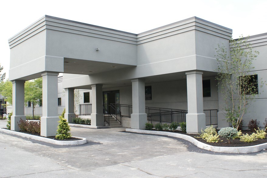 19 Keewaydin Dr, Salem, NH à louer - Photo du bâtiment - Image 2 de 10