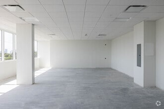 500 N Dixie Hwy, Hallandale Beach, FL for lease Interior Photo- Image 2 of 3
