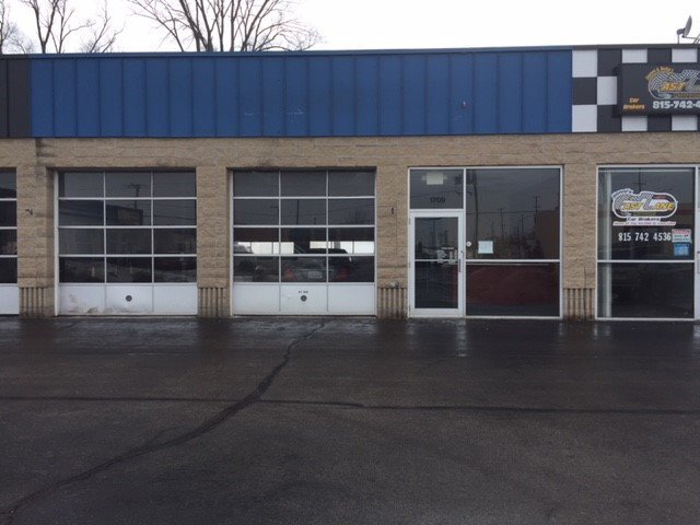 1701-1719 E Riverside Blvd, Rockford, IL for lease - Building Photo - Image 1 of 2