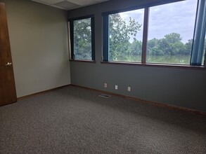 19232 Evans St NW, Elk River, MN for lease Interior Photo- Image 2 of 12