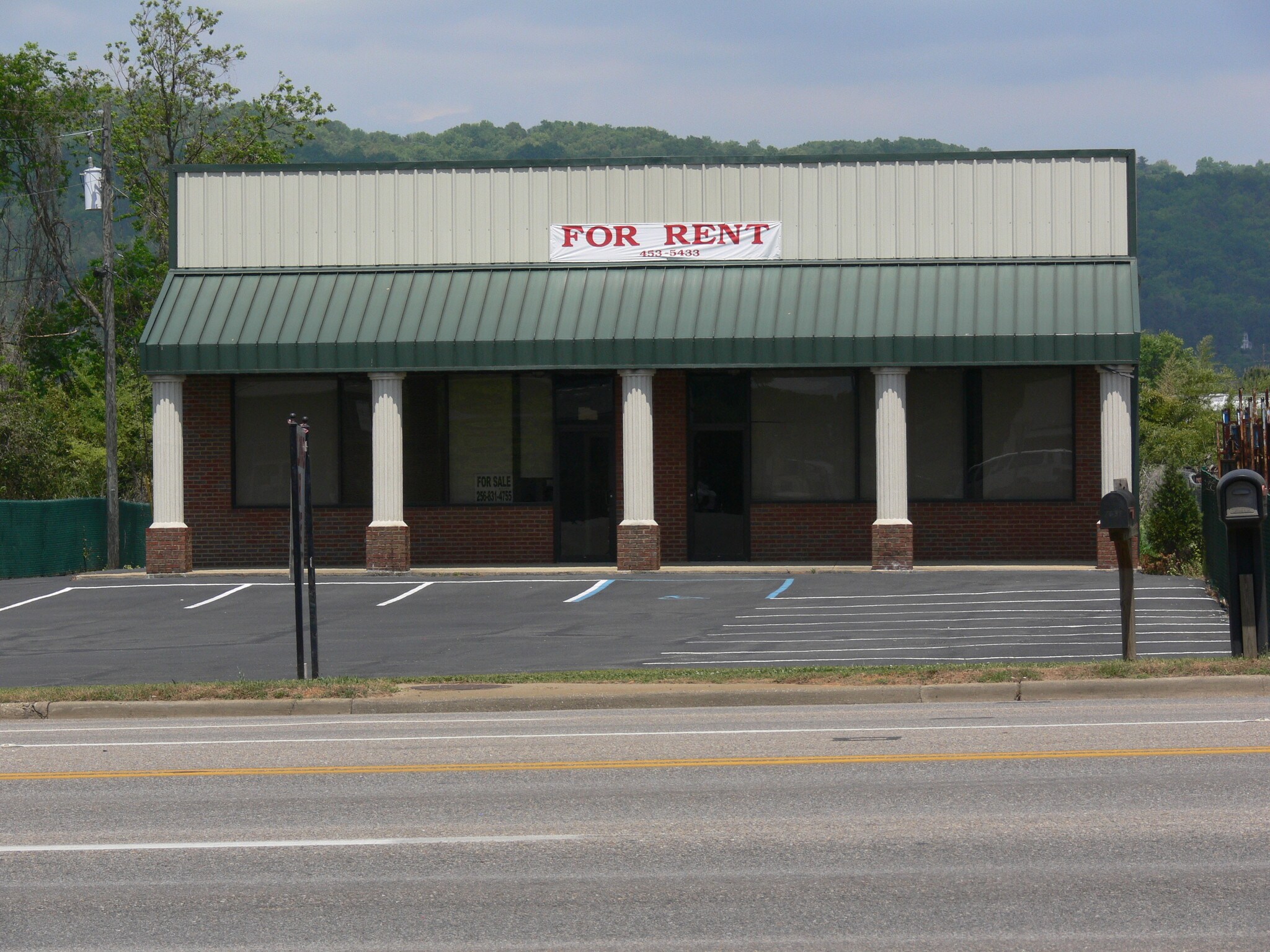1631 E Hamric Dr, Oxford, AL à vendre Photo du bâtiment- Image 1 de 17