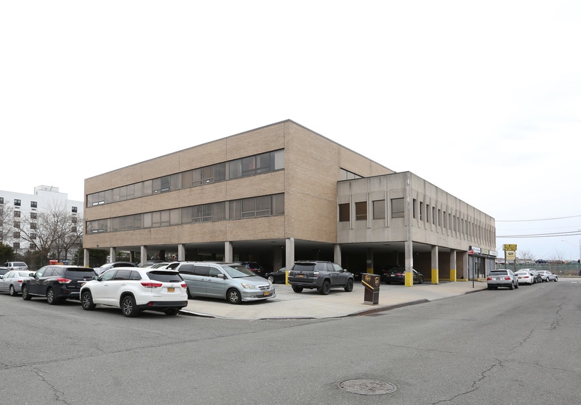 175-01 Rockaway Blvd, Jamaica, NY for lease - Building Photo - Image 2 of 13