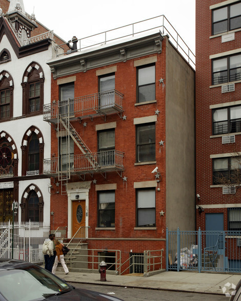 347 E Fourth St, New York, NY à vendre - Photo principale - Image 1 de 1