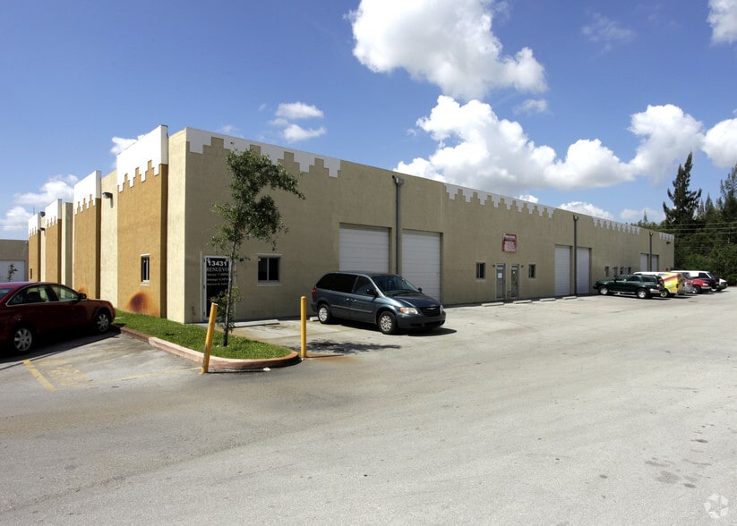 13401-13431 NW 47th Ave, Opa-locka, FL à vendre - Photo principale - Image 1 de 24
