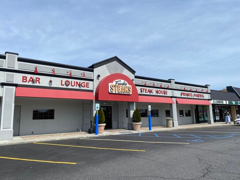 2-28 Jericho Tpke, Jericho, NY à louer - Photo du bâtiment - Image 2 de 4