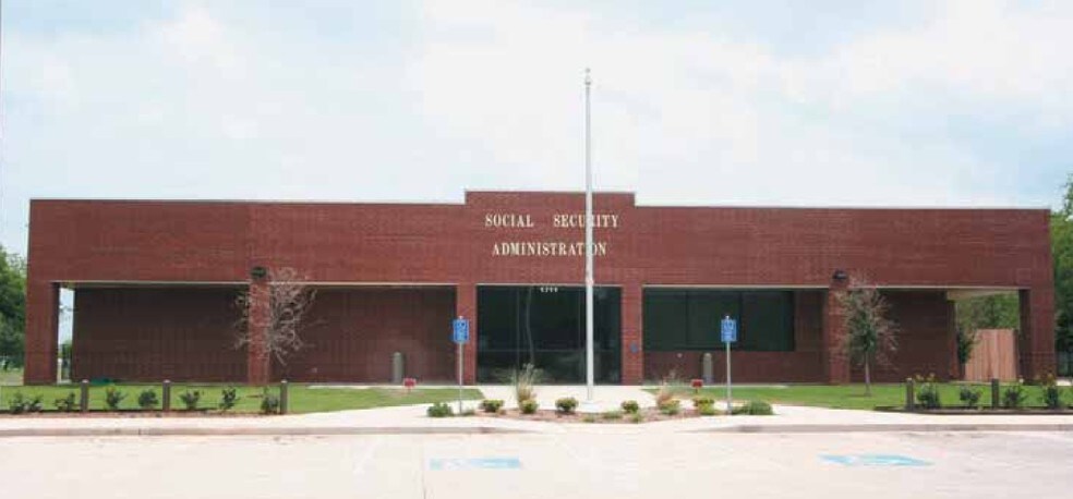 1711 W Henderson St, Cleburne, TX for sale - Primary Photo - Image 1 of 4
