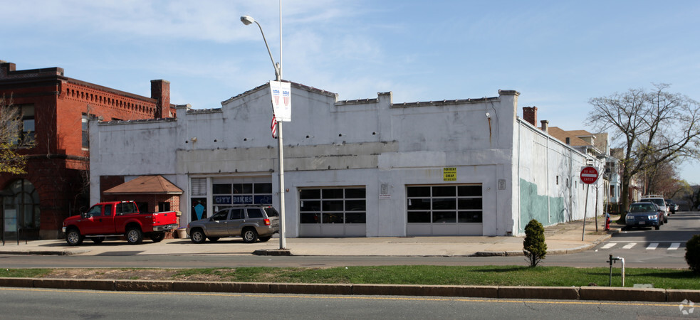 161 Broadway St, Somerville, MA for lease - Primary Photo - Image 1 of 11